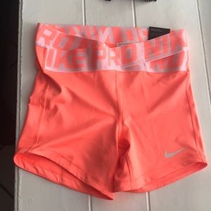 Nike Women's 5'' Intertwist Shorts